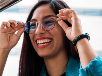 Are Online Optical Shops a Solution for Time Consuming and Complicated Prescription Eyeglass Acquisition?