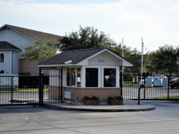 How Food Delivery Services Work in Gated Communities